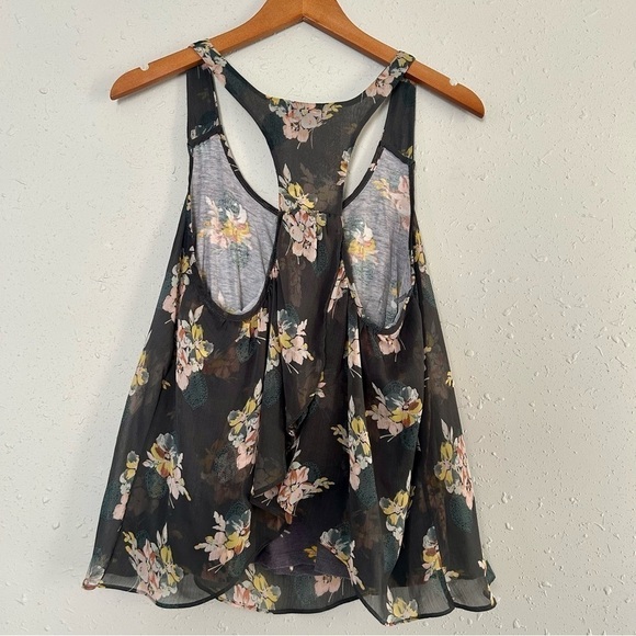 🦋 Urban Outfitters Kimchi Blue Grey Floral Razor Back Flowy Tank Top Medium - Picture 2 of 7